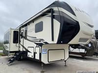 55468 - 34' 2018 Keystone Alpine 3021RE w/3 Slides Image 1