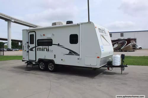 63120 - 21' 2013 Forest River Rockwood Mini Lite MRL w/Slide Image 1