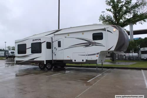 62728 - 35' 2013 Winnebago Raven RAVEN w/3 Slides Image 1