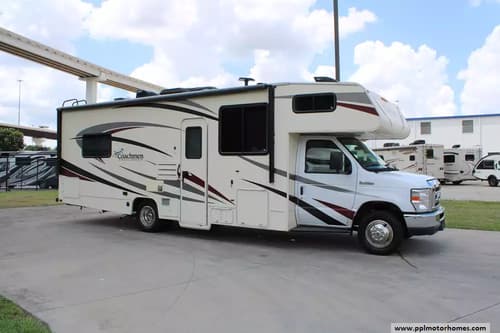 63655 - 29' 2018 Forest River Coachmen Freelander 27QB Image 1