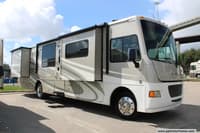 64299 - 37' 2015 Winnebago Vista 36Y w/3 Slides Image 1