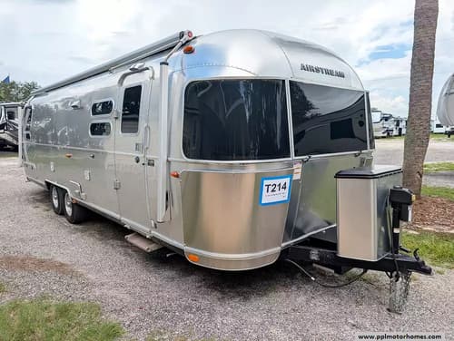 64097 - 30' 2021 Airstream Globetrotter Twin 30RB Image 1
