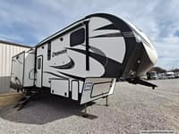 61809 - 31' 2019 Primetime Crusader 315RST w/3 Slides Image 1