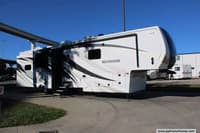 61360 - 44' 2023 Thor Redwood 4001LK w/4 Slides Image 1