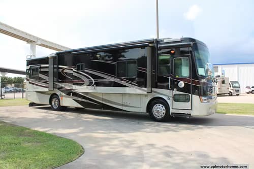 63802 - 40' 2010 Tiffin Phaeton 40QTH 360hp Cummins w/4 Slides Image 1