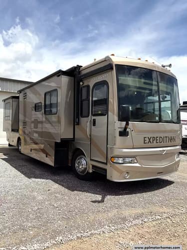 63929 - 38' 2006 Fleetwood Expedition 38L 300hp Caterpillar w/4 Slides Image 1