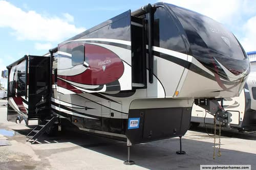 63590 - 38' 2020 Vanleigh RV Beacon 39FBB w/4 Slides & Generator Image 1