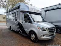 62668 - 25' 2023 Tiffin Wayfarer 25TW w/Slide Image 1