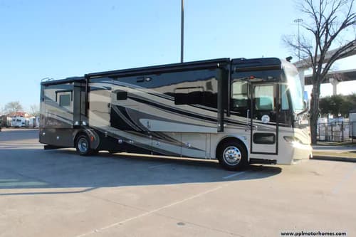 61997 - 40' 2014 Tiffin Phaeton 40QTH 380hp Cummins w/4 Slides Image 1