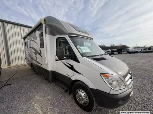 62195 - 25' 2014 Winnebago View 24V w/Slide Image 1