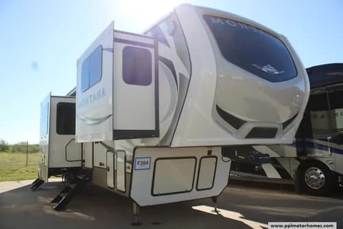 64484 - 39' 2018 Keystone Montana 3730FL Image 1