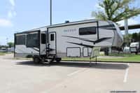 64056 - 35' 2023 Alliance RV Avenue 32RLS w/3 Slides Image 1