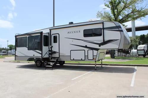 64056 - 35' 2023 Alliance RV Avenue 32RLS w/3 Slides Image 1
