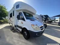 60445 - 24' 2008 Winnebago View 24H w/Slide Image 1