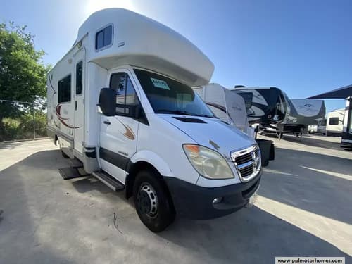 60445 - 24' 2008 Winnebago View 24H w/Slide Image 1