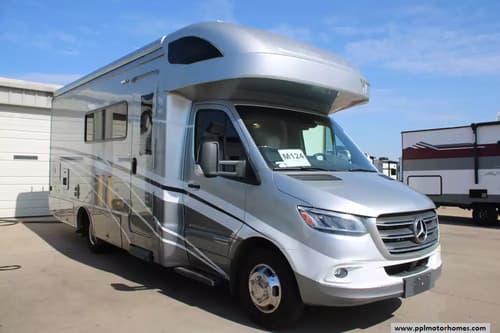 63762 - 25' 2023 Winnebago View 24D w/Slide Image 1