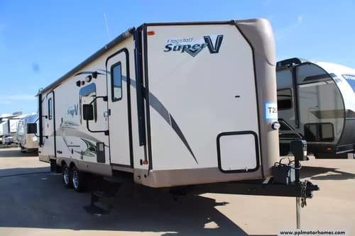 61306 - 29' 2015 Forest River Flagstaff V Lite 26VFKS w/2 Slides Image 1