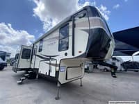 64355 - 35' 2018 Heartland Big Horn Traveler 32RS w/3 Slides Image 1