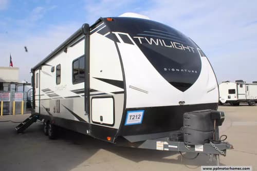62021 - 30' 2022 Cruiser RV Twilight Signature 2620 w/Slide Image 1