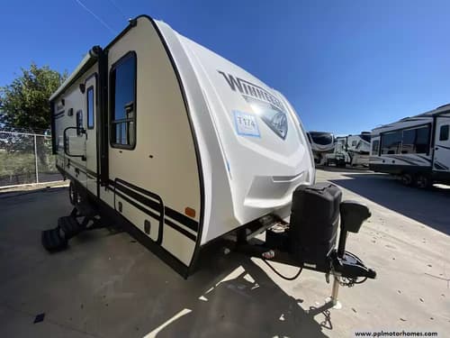 61554 - 27' 2019 Winnebago Minnie 2201MB w/Slide Image 1
