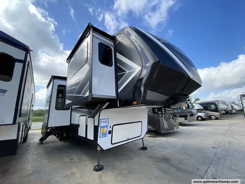 60217 - 41' 2021 Grand Design Momentum 376THS w/4 Slides & Generator  - Toy Hauler Image 1