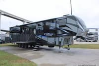 61773 - 43' 2016 Keystone Fuzion Chrome 420 w/3 Slides & Generator  - Toy Hauler Image 1