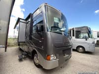 57419 - 28' 2013 Itasca Sunstar 27N w/3 Slides Image 1