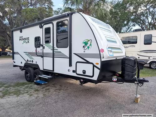 63375 - 22' 2022 Winnebago Micro Minnie Flx 2108FBS w/Slide Image 1