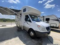 60685 - 24' 2012 Winnebago View 24M w/Slide Image 1