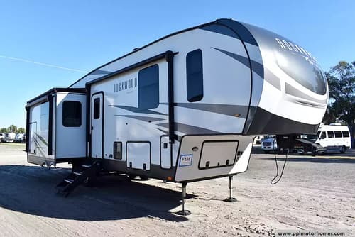 62094 - 36' 2024 Forest River Rockwood 372RL w/3 Slides Image 1