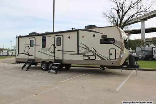 62516 - 35' 2018 Forest River Rockwood Sig Ultra Lite 335 w/2 Slides Image 1