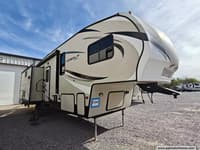 62824 - 34' 2018 Keystone Hideout 299RLDS w/2 Slides Image 1