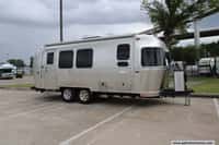 64312 - 23' 2022 Airstream Flying Cloud 23FB QUEEN Image 1