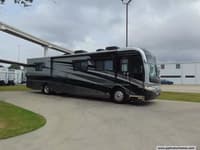 55955 - 40' 2004 Fleetwood Revolution 40C 350hp Cummins w/2 Slides Image 1