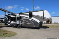 61678 - 42' 2022 Vanleigh RV Beacon 41LKB w/4 Slides & Generator Image 1