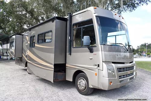61009 - 34' 2010 Winnebago Sightseer 33C w/3 Slides Image 1