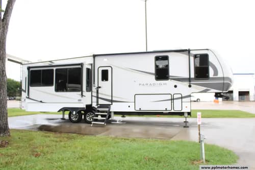 64173 - 37' 2023 Alliance RV Paradigm 340RL w/3 Slides Image 1