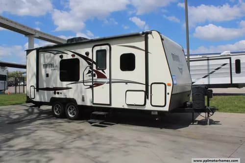 60075 - 23' 2017 Forest River Rockwood Mini Lite 2304KS w/Slide Image 1