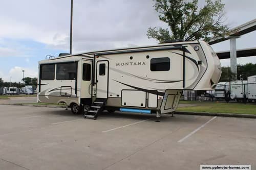63905 - 35' 2018 Keystone Montana 3121RL w/3 Slides Image 1