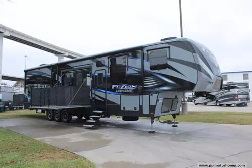 61773 - 43' 2016 Keystone Fuzion Chrome 420 w/3 Slides & Generator  - Toy Hauler Image 1