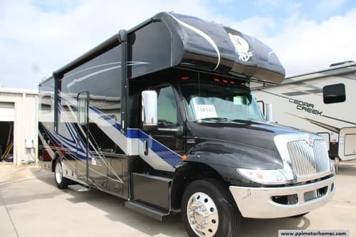 60209 - 31' 2022 Nexus Triumph Super C 30TSC w/Slide Image 1