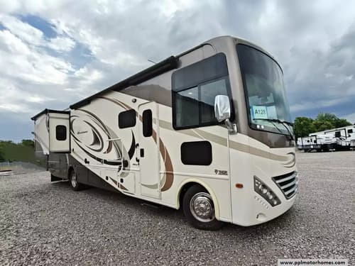 63395 - 37' 2017 Thor Hurricane 35M w/2 Slides Image 1