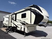 60670 - 35' 2018 Keystone Alpine 3301GR w/3 Slides Image 1