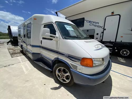 63572 - 22' 2003 Winnebago Rialta 22QD Image 1