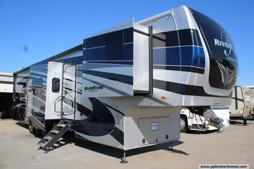 61195 - 45' 2021 Forest River Riverstone Legacy 42FSKG w/5 Slides & Generator  - Toy Hauler Image 1