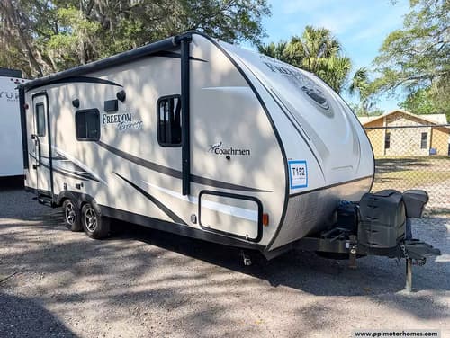 63141 - 24' 2017 Forest River Coachmen Freedom Express 204RD Image 1