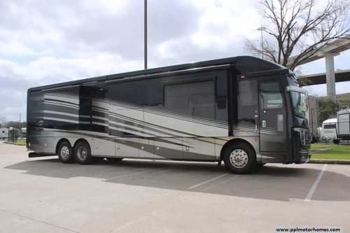 62182 - 45' 2016 American Coach American Eagle 45A 600hp Cummins w/3 Slides Image 1