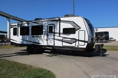 61408 - 33' 2019 Grand Design Momentum 28G w/2 Slides & Generator  - Toy Hauler Image 1