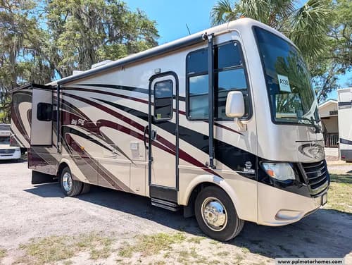 63330 - 29' 2014 Newmar Bay Star 2903 w/2 Slides Image 1