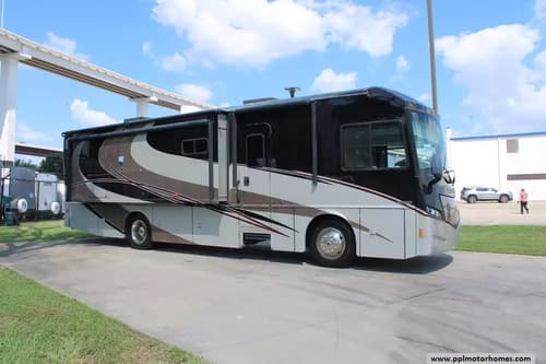 64979 - 36' 2016 Itasca Solei 34T 340hp Cummins w/2 Slides Image 1